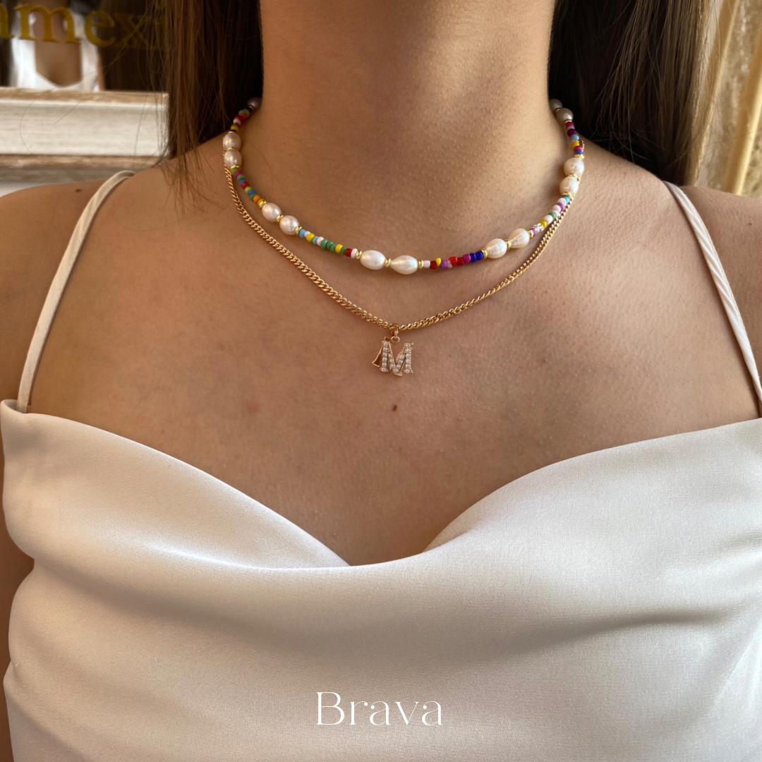Collar con inicial de letras